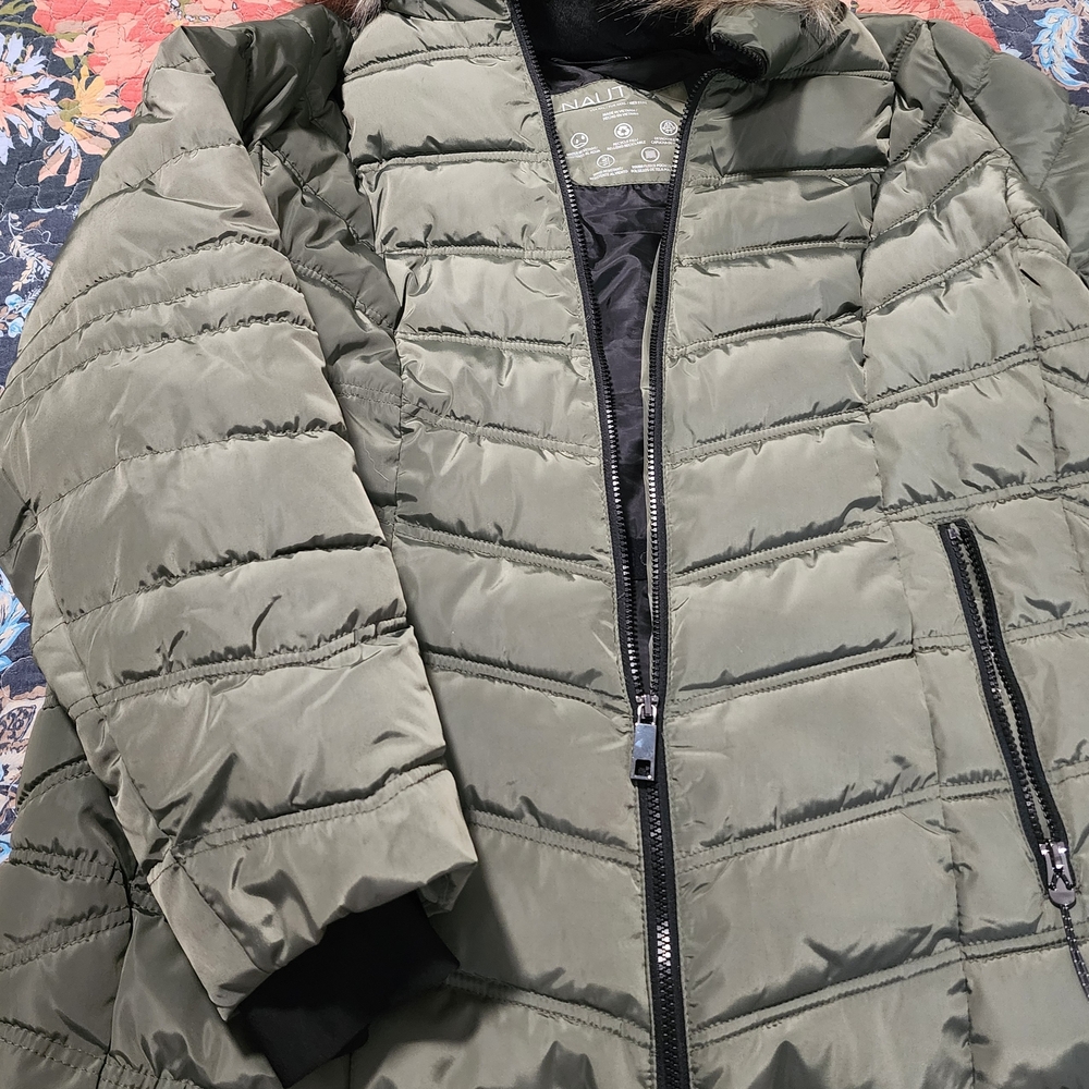 Nautica Green Puffer Jacket with Quilted Design